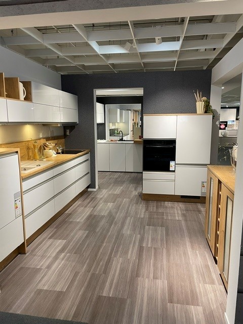 Koje 122 Moderne Küchenzeile mit Sideboard