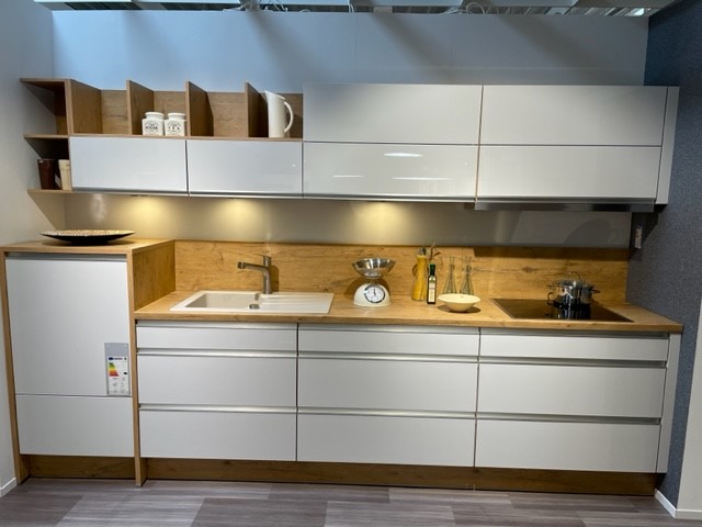 Koje 122 Moderne Küchenzeile mit Sideboard