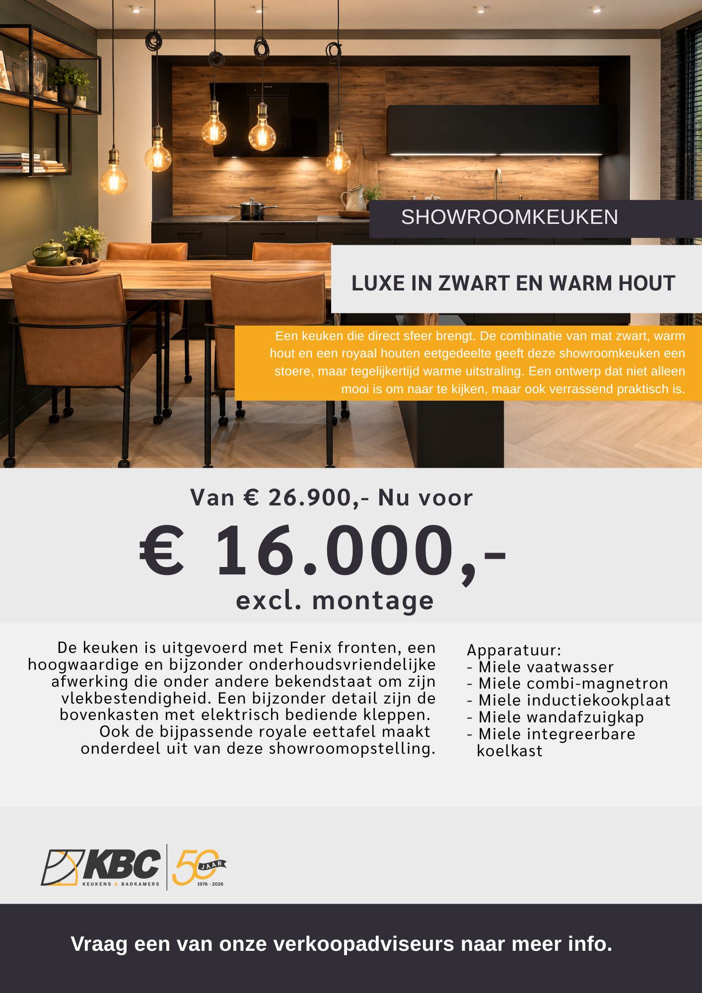 Luxe showroomkeuken in mat zwart en warm hout