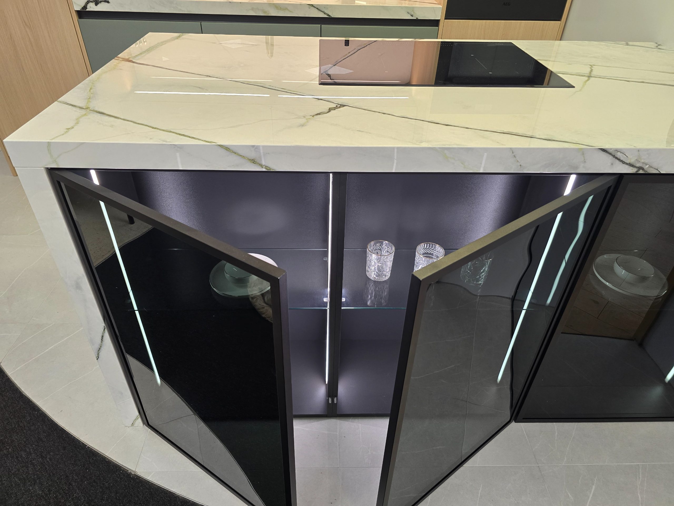 Luxe keuken van Pure met kookeiland