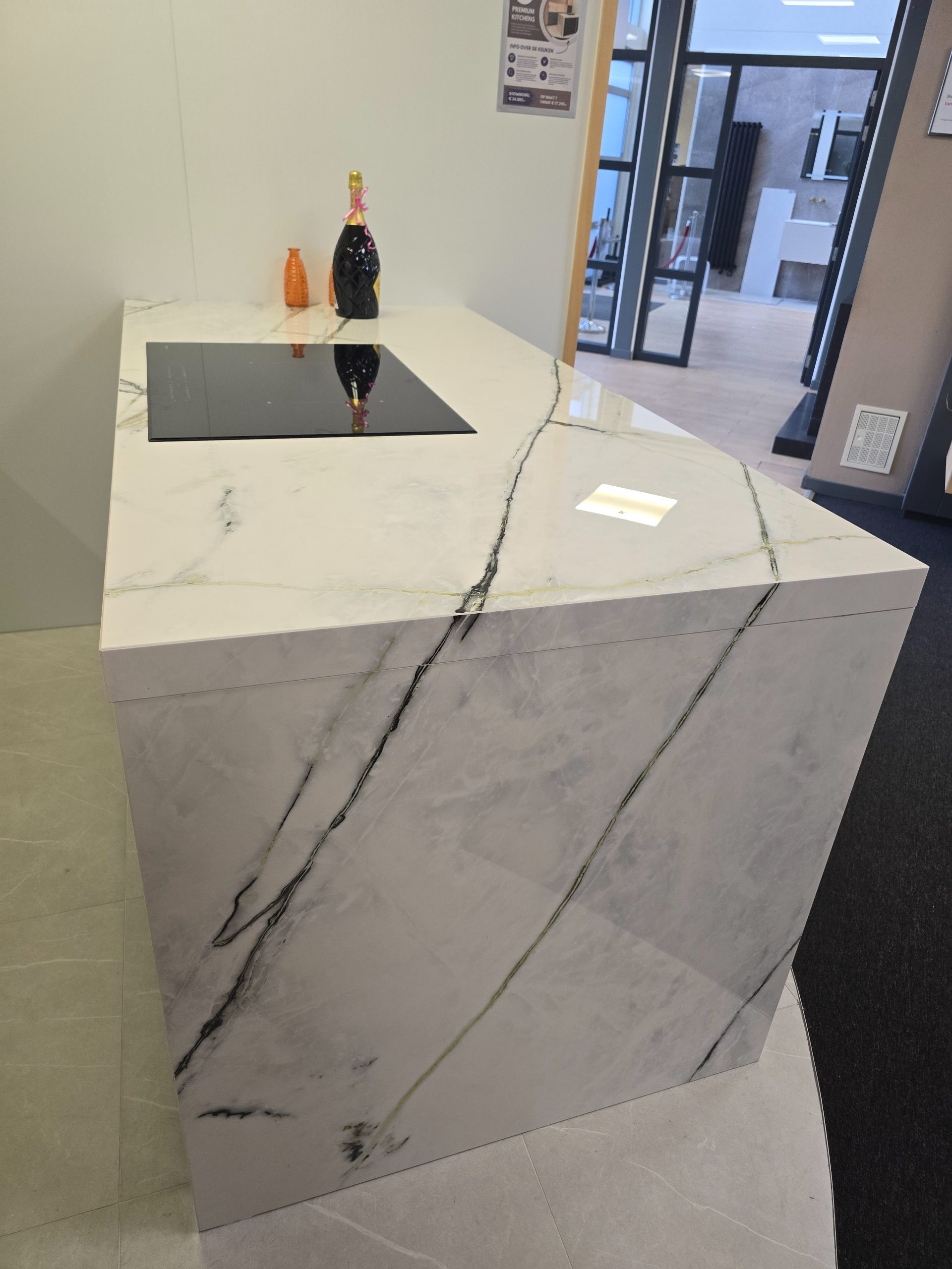Luxe keuken van Pure met kookeiland