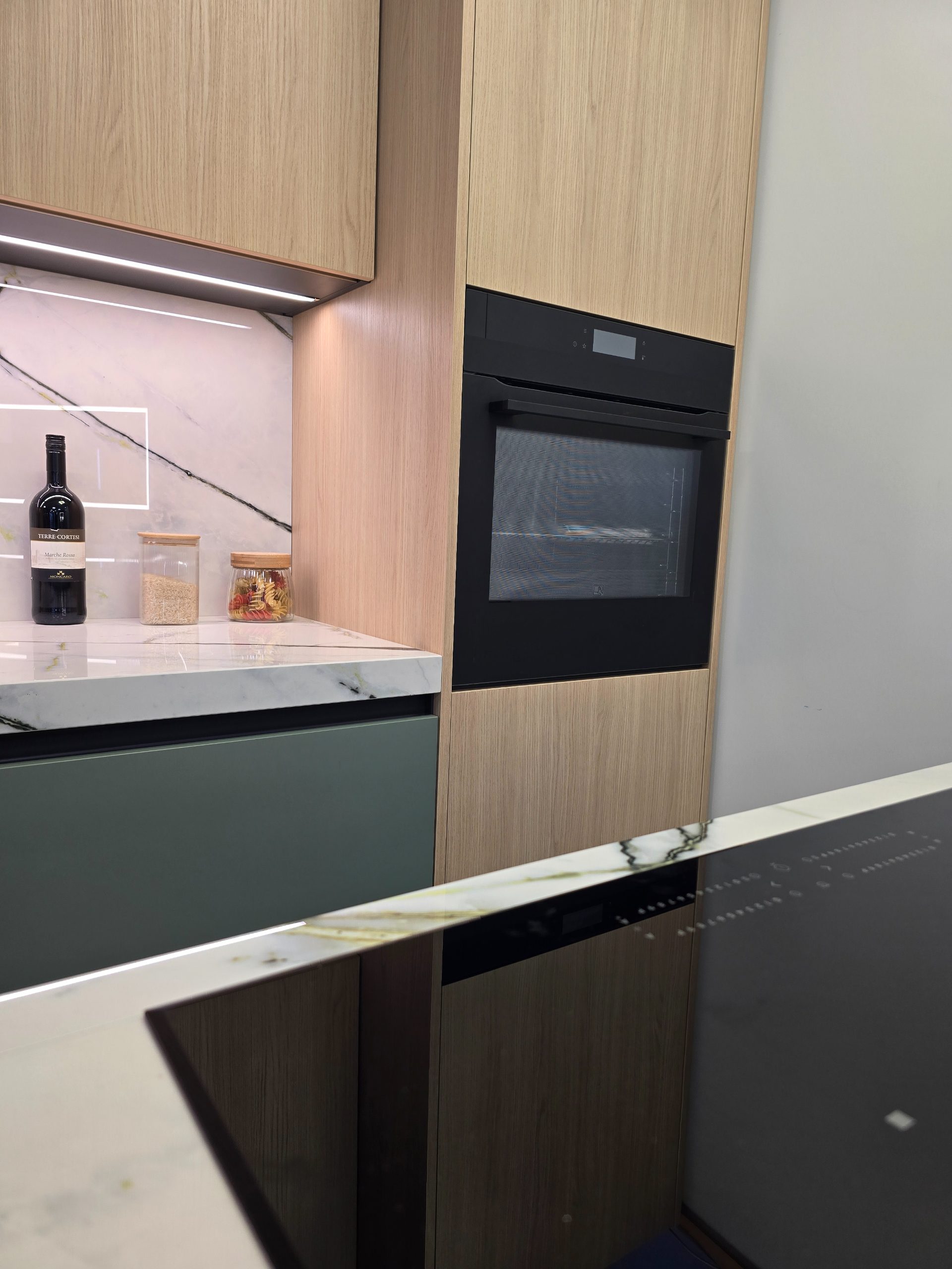 Luxe keuken van Pure met kookeiland
