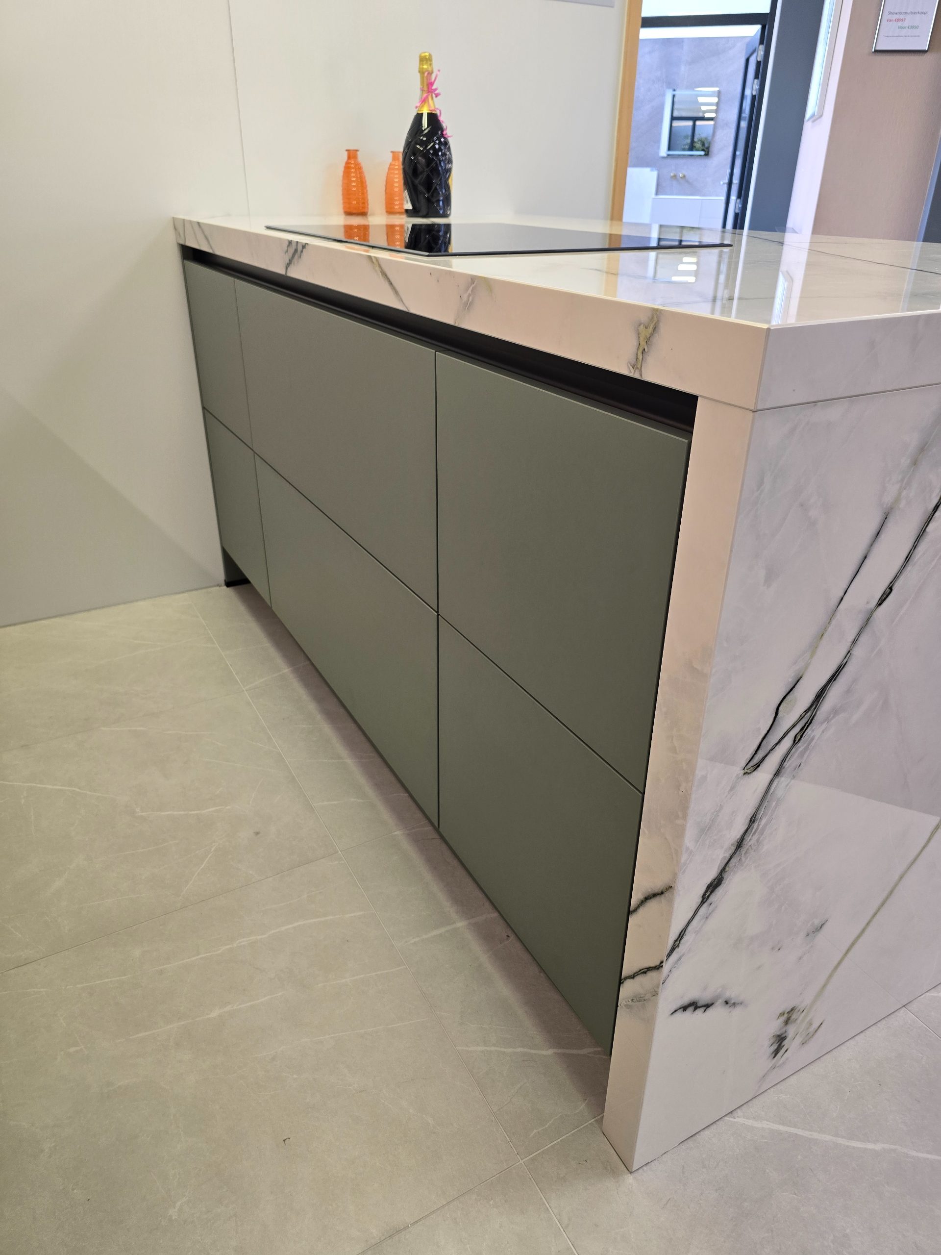 Luxe keuken van Pure met kookeiland