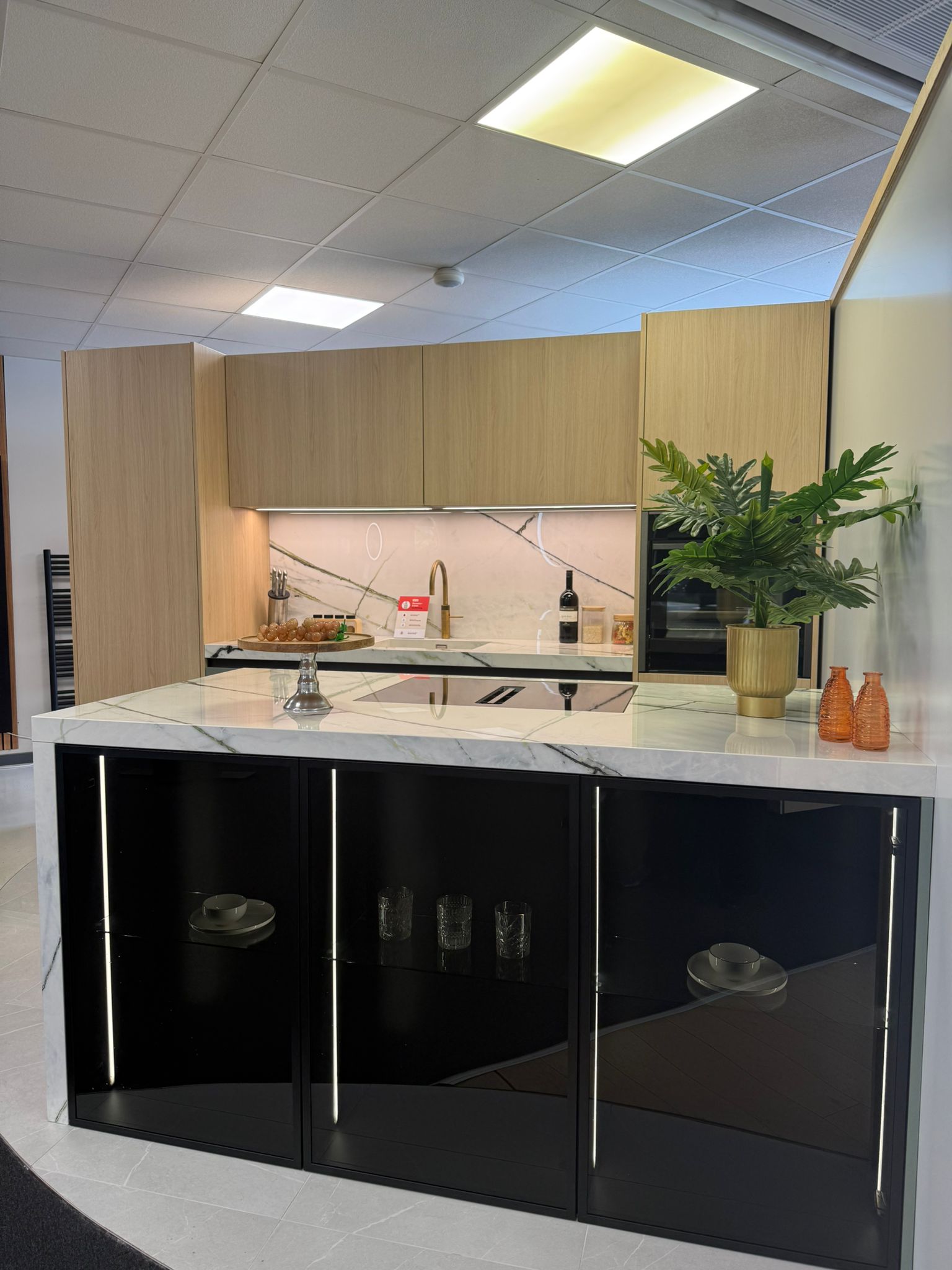 Luxe keuken van Pure met kookeiland