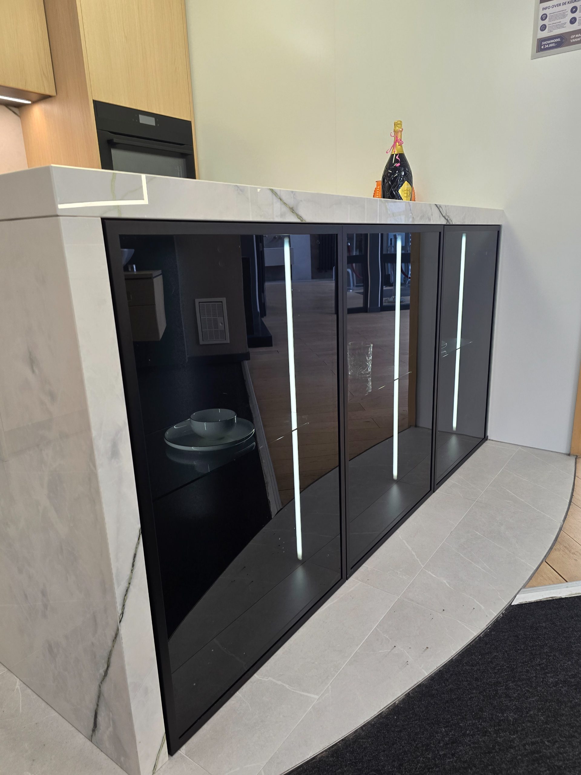 Luxe keuken van Pure met kookeiland
