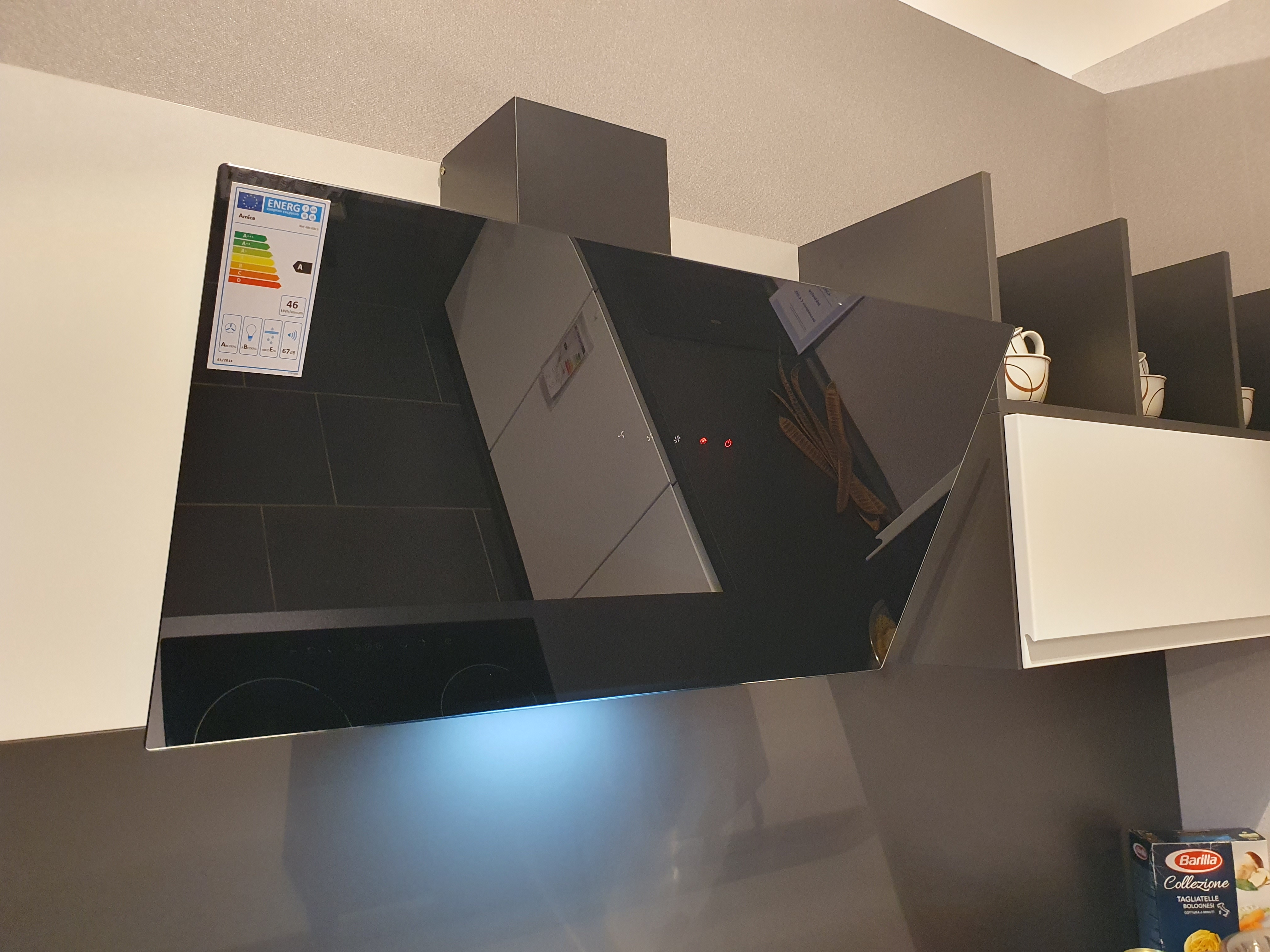 IP 4820 Weiß Lack matt Front in mattem Weiß und einer edlen Arbeitsplatte in Grafit 424