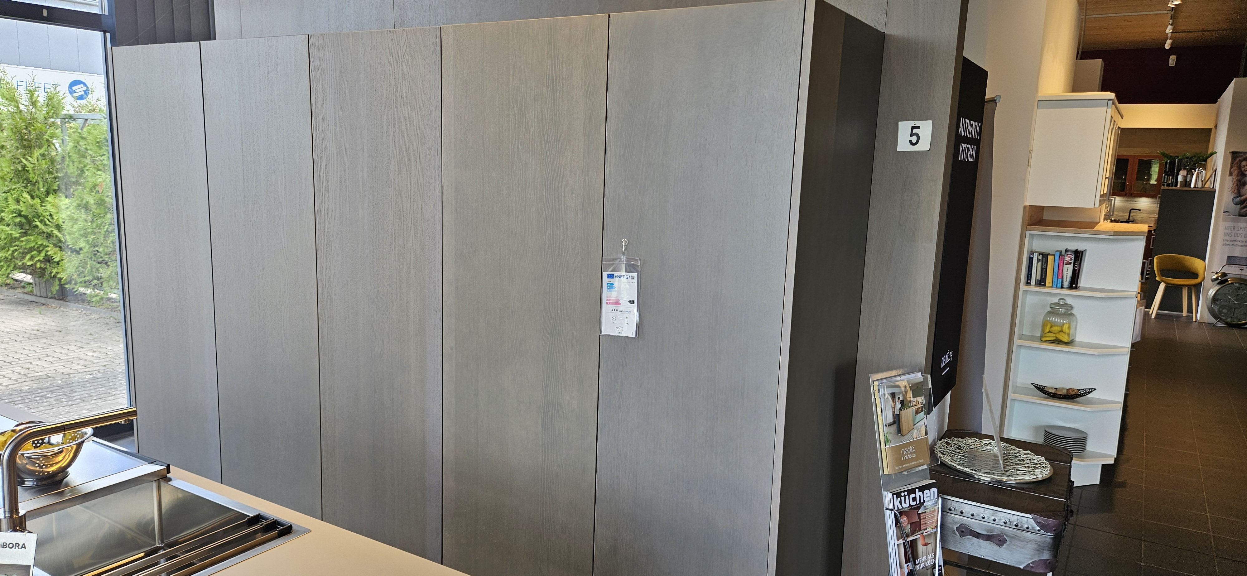 Hochwertige Next125 Küche mit Bora Professional und Miele Elektrogeräten