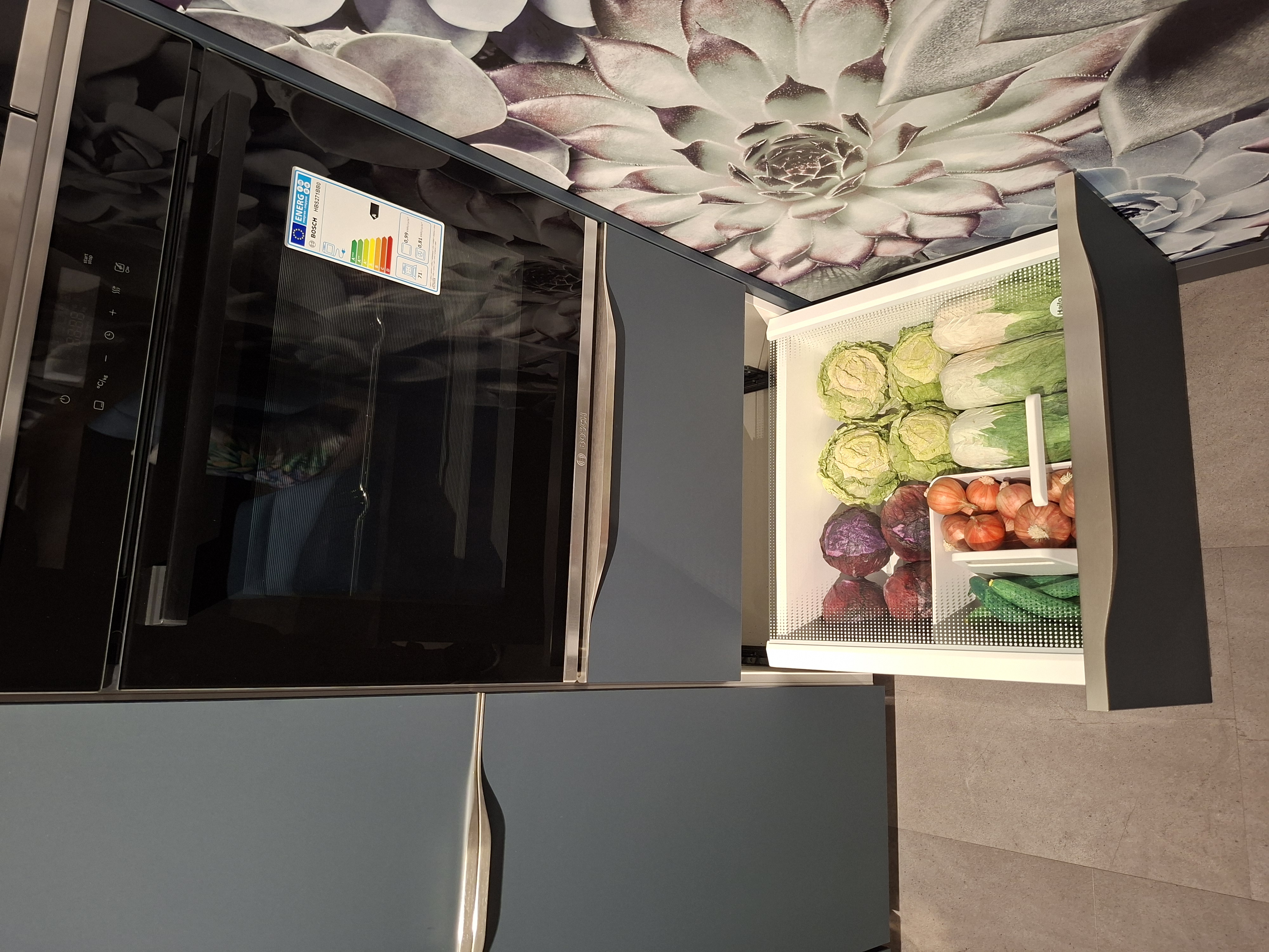 KOJE 10 - Moderne U-Küche mit Marmor-Optik-Theke