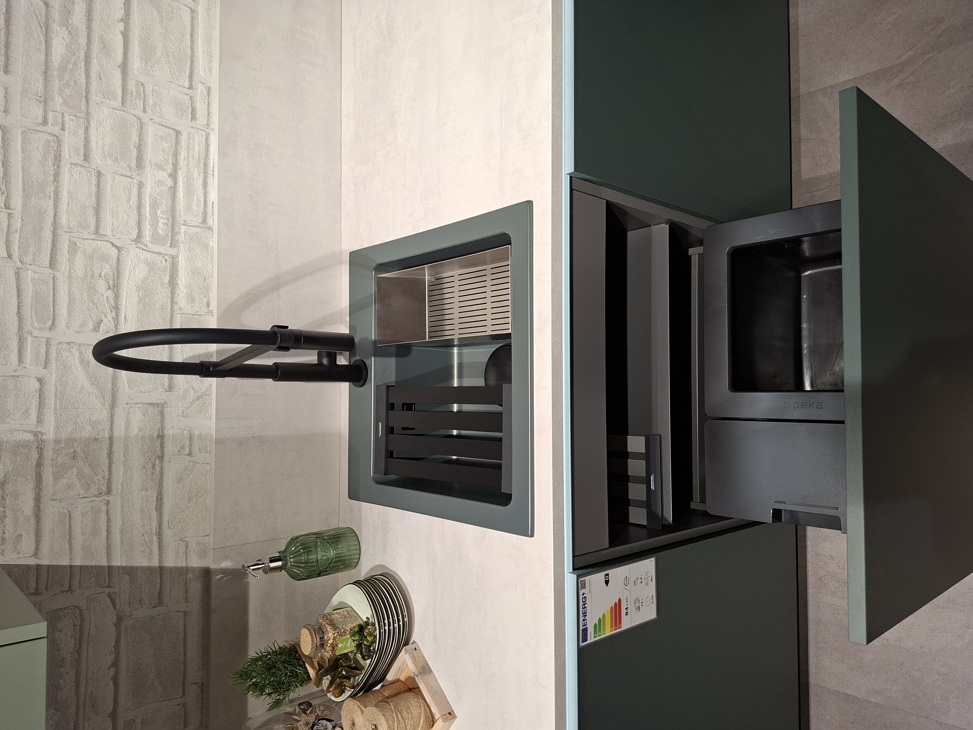 KOJE 12 - Bauformat Grifflos CP & Bosch HNG978QB1: Design trifft Perfektion