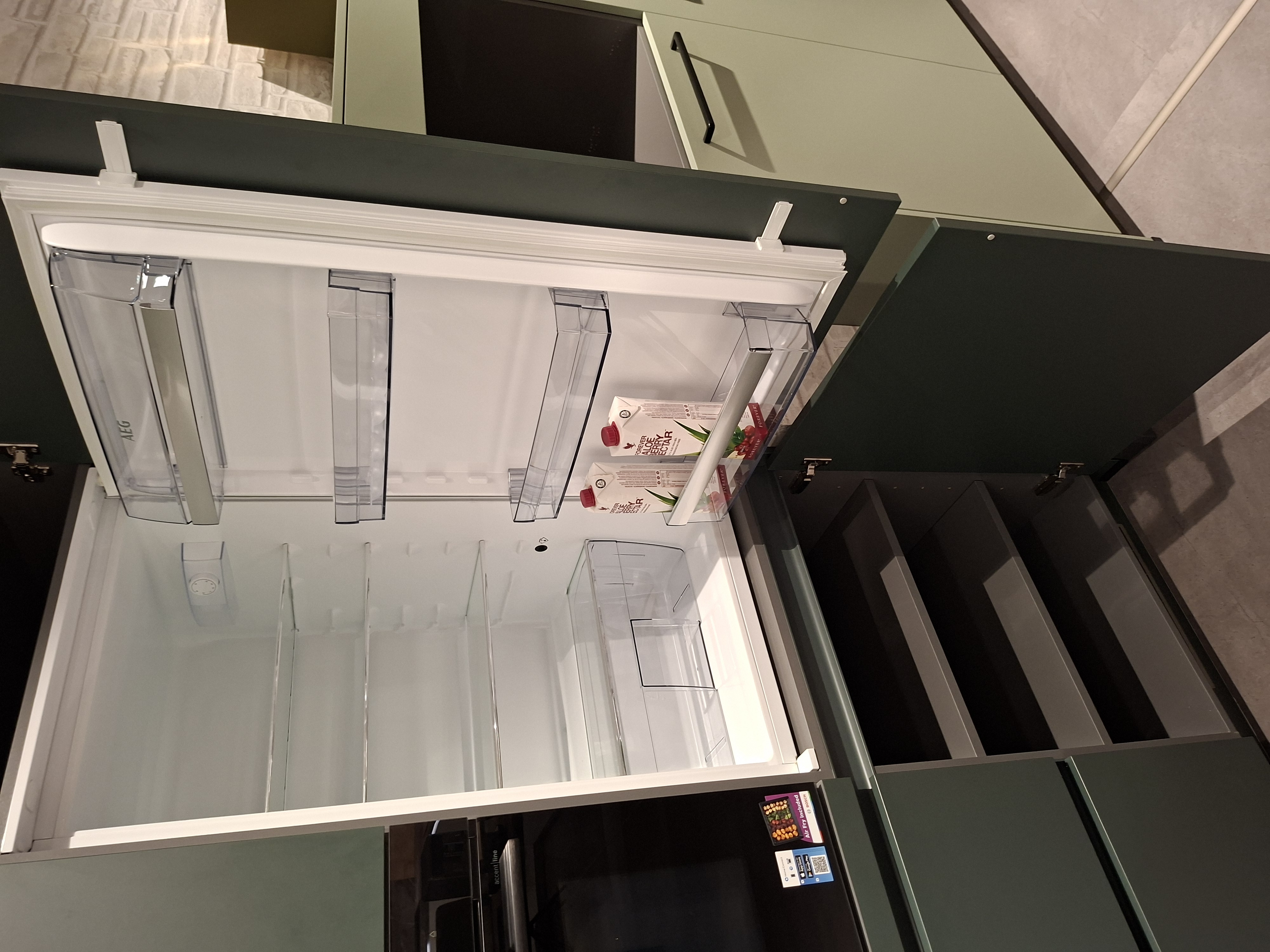 KOJE 12 - Bauformat Grifflos CP & Bosch HNG978QB1: Design trifft Perfektion