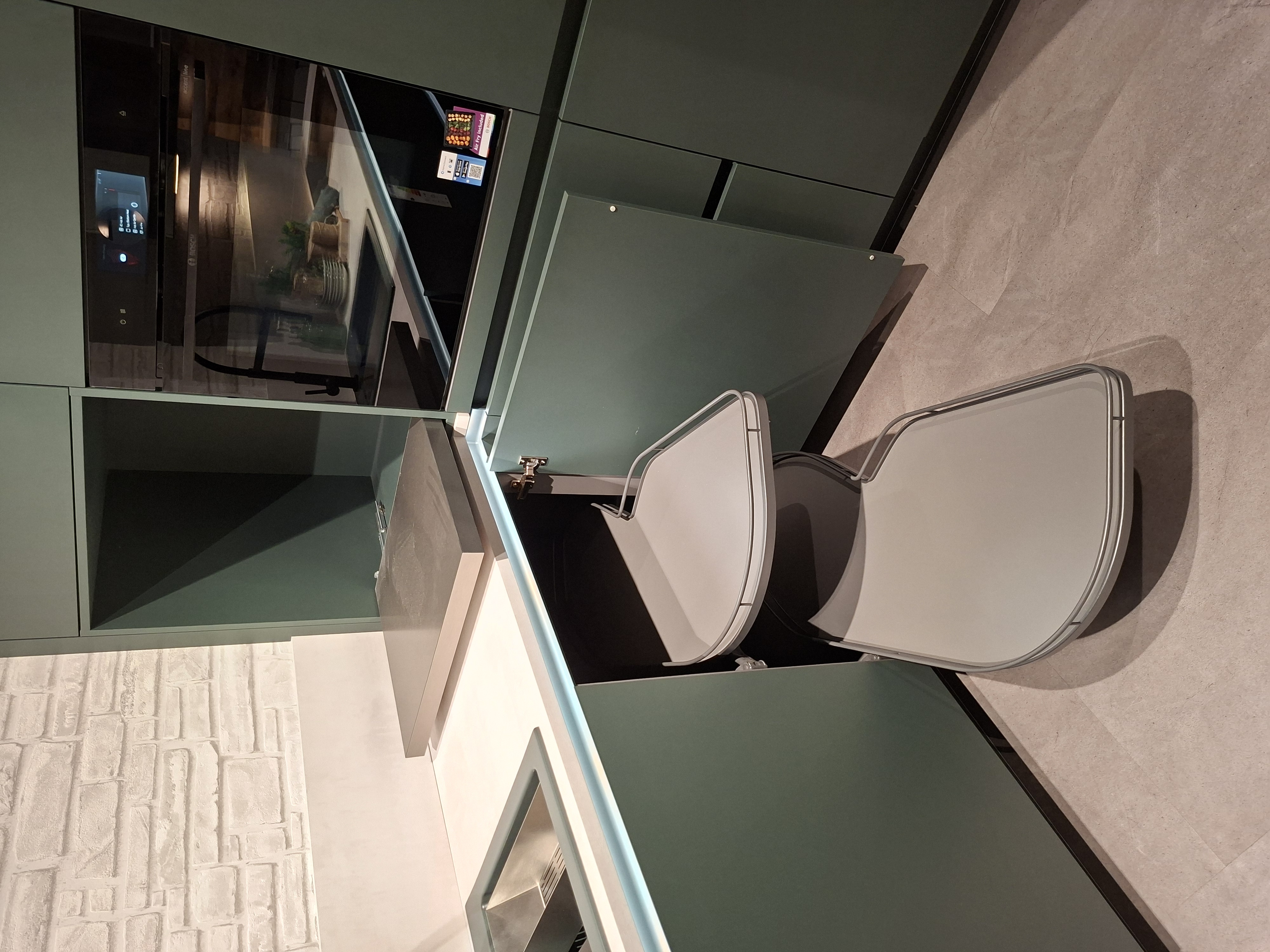 KOJE 12 - Bauformat Grifflos CP & Bosch HNG978QB1: Design trifft Perfektion